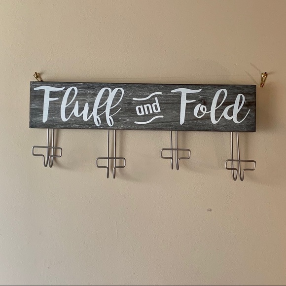 Wooden ‘Fluff & Fold’ Farmhouse 4 Hook Decorative Wall Hanger NWT - Picture 10 of 14